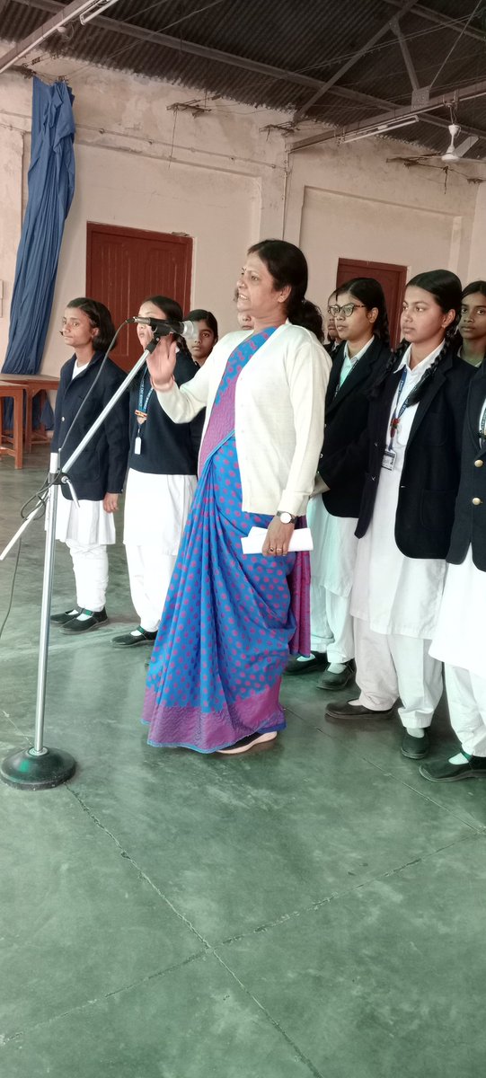 chgsbhu's tweet photo. As part of Constitution Day celebrations, students and staff of CHGS (K), BHU read the constitution of India.@bhupro @sanjaychanakya @VCofficeBHU @registrarbhu https://t.co/5PuLoiv3ss