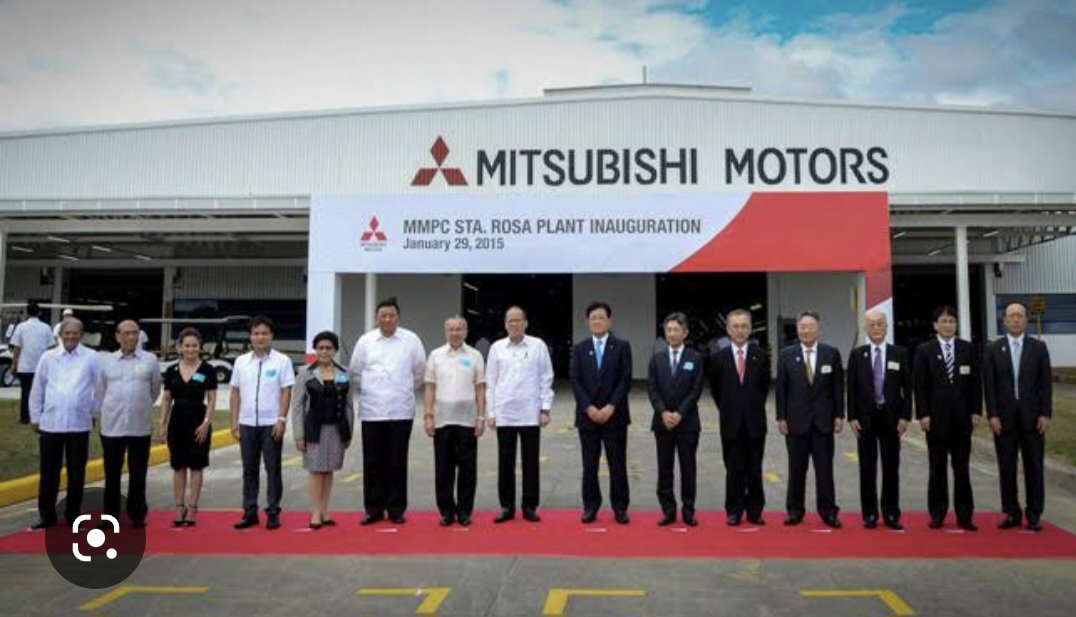 AntonioDencio's tweet photo. 29 Jan 2015. The Philippine President opted not to witness the arrival of most of the SAF 44 victims at NAIA. He instead graced an activity of Mitsubishi Car Plant in Sta. Rosa, Laguna. Sen. BBM, a trained military man, was there to show his sympathy to the cops' families. https://t.co/3glqkl7o7p