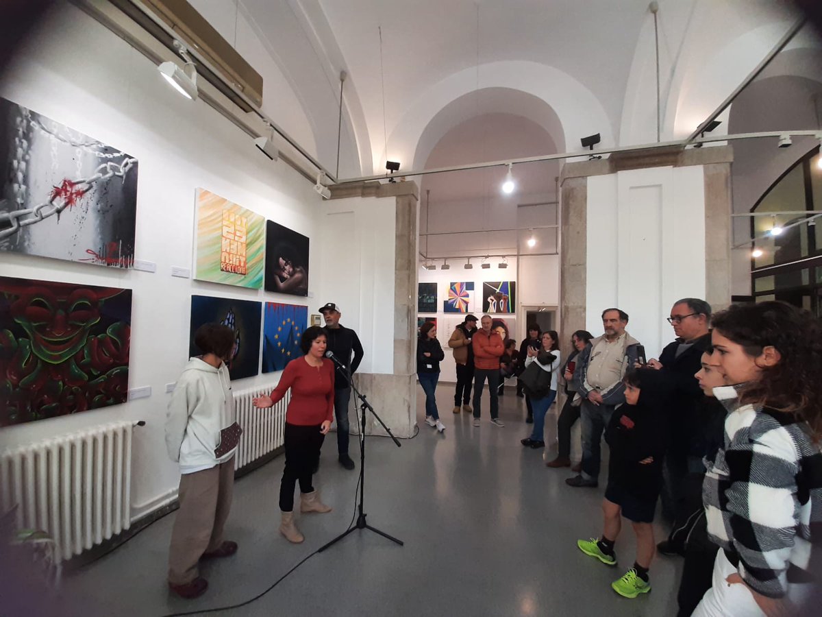 sbddretscivils's tweet photo. ▶️ Ara inauguren l'exposició de graffitis sobre els #DDHH al Casal Pere Quart.
Amb la participació de més de 30 artistes interpretant els articles de la Declaració Universal dels Drets Humans.
#SBDdiversa
#DDHH2022 https://t.co/XHSxwCl4ja