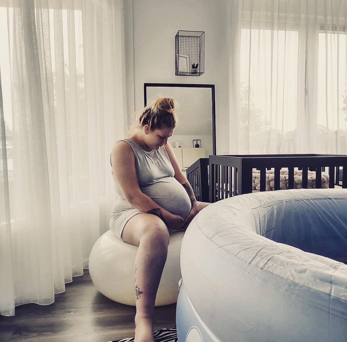 birthpoolinabox's tweet photo. Two incredible Mothers to be in the same position physically, mentally & in life 🤍
Just beautiful ✨
Did you use a birth ball in labour? ⚪️
#birthspace #birthenvironment #birthball #labourathome #laborathome #homebirth #birthpool https://t.co/X25Sca8rVC
