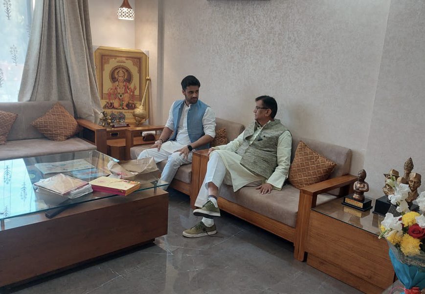 महान व्यक्तित्व के धनी, प्रभावी वक्ता, ओजस्वी नेता, <a href="/BJP4Haryana/">Haryana BJP</a> के अध्यक्ष श्री <a href="/OPDhankar/">Om Prakash Dhankar🇮🇳</a> जी का आज उनके निवास पर आशीर्वाद लिया और #Adampur की सेवा करने का अवसर प्रदान करने के लिए धन्यवाद किया।