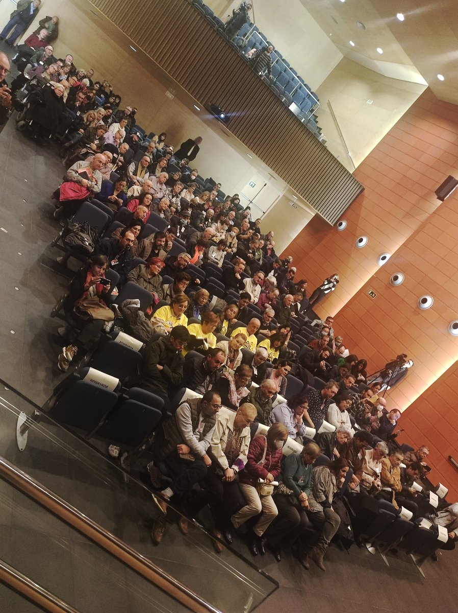 Favb (@favbcn) on Twitter photo Al plenari, els coordinadors de les taules rodones posen en comú les aportacions que s'hi han fet. Amb l'<a href="/AuditoriStMarti/">Auditori Sant Martí</a> ple! L'amiant és un problema que preocupa molta gent!
#ConvencioAmiant Al plenari, els coordinadors de les taules rodones posen en comú les aportacions que s'hi han fet. Amb l'<a href="/AuditoriStMarti/">Auditori Sant Martí</a> ple! L'amiant és un problema que preocupa molta gent!
#ConvencioAmiant