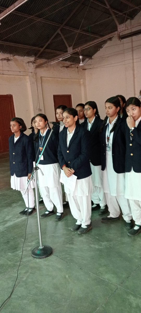 chgsbhu's tweet photo. As part of Constitution Day celebrations, students and staff of CHGS (K), BHU read the constitution of India.@bhupro @sanjaychanakya @VCofficeBHU @registrarbhu https://t.co/5PuLoiv3ss