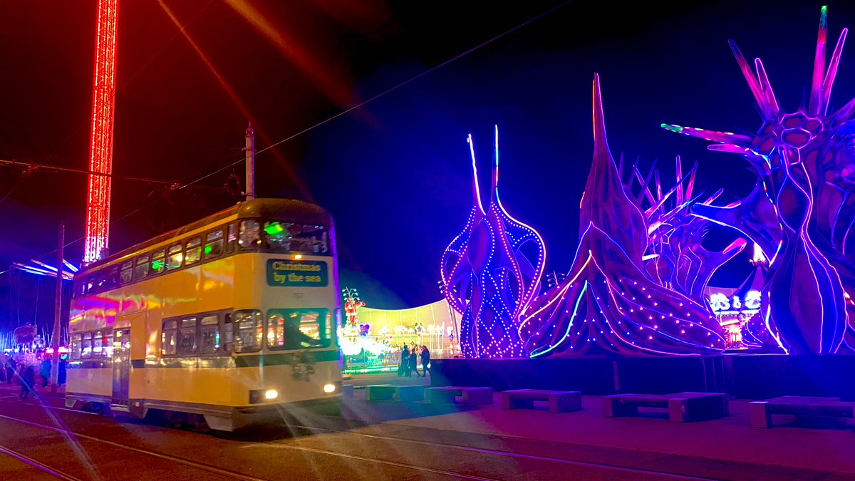 Lovely seeing the historic fleet @BplHeritageTram providing tours. Couldn’t resist a ride on the illuminated train/tram, thank you 👍
#blackpool #blackpoolheritage #blackpooltram #blackpooltrams #tram #trams #tramway