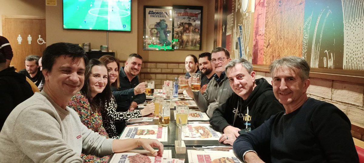 pepeluxx's tweet photo. Ya de vuelta para casa.  Un placer,  como siempre,  participar en @secadm1n y haber estado de nuevo con grandes amigos.  😘 https://t.co/EtTB7DGw2Z