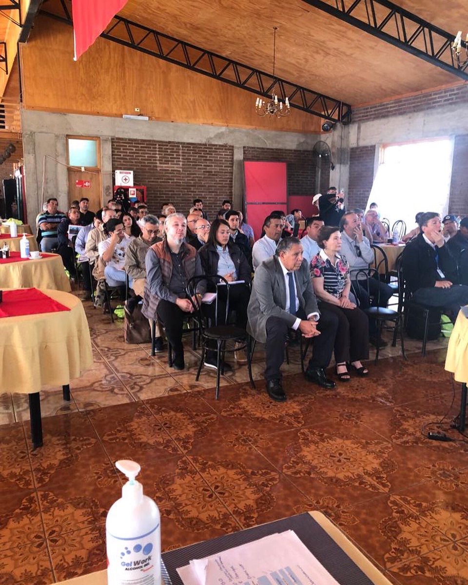 SeremiMineraVal's tweet photo. @SeremiMineraVal Julio Zumaeta Bustamante, inauguró la II edición de la #Feriamedioambienteyminería y el Seminario de #Coresemin en Cabildo.
🍃 Con el objetivo de informar a la comunidad sobre la contingencia Minera, innovación en tecnologías verdes y directrices regionales. 👏 https://t.co/0gELRm3FH8