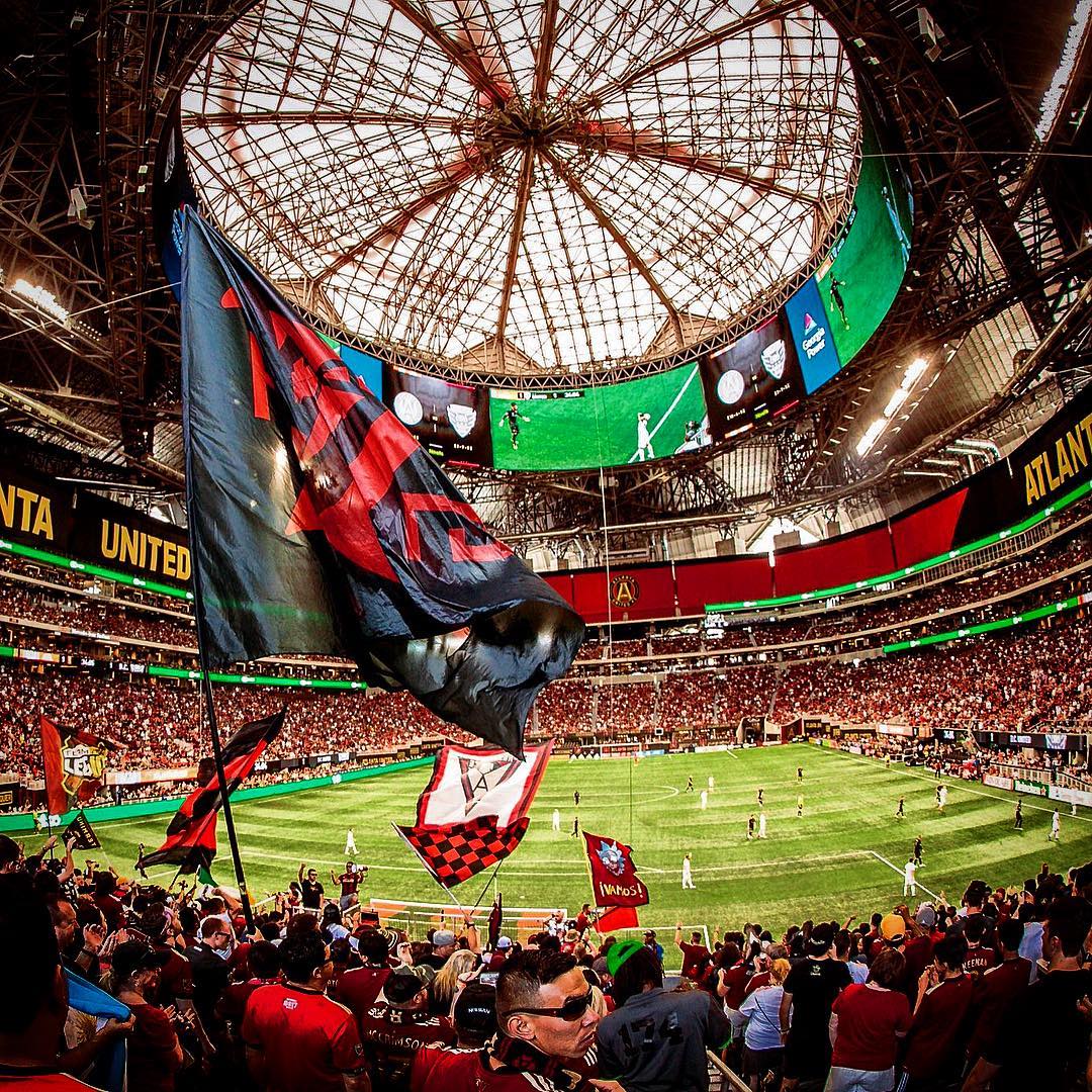 oinfofutebol's tweet photo. O Mercedes Benz Stadium é um absurdo de estádio 😱🏟 https://t.co/UrG987BKMk