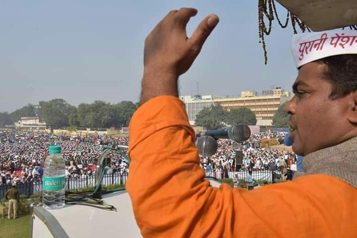 vijaykbandhu's tweet photo. जुनी पेन्शन हा आमचा घटनात्मक अधिकार आहे आणि आम्ही तो घेऊ अशी शपथ घेतली.
#ConstitutionalRightOPS

@narendramodi
@myogiadityanath
@RahulGandhi
@ANI
@ndtvindia
@aajtak
@ABPNEWS
@SAURABH_UNMUTE
@vijaykbandhu https://t.co/wNxrIvwvUA