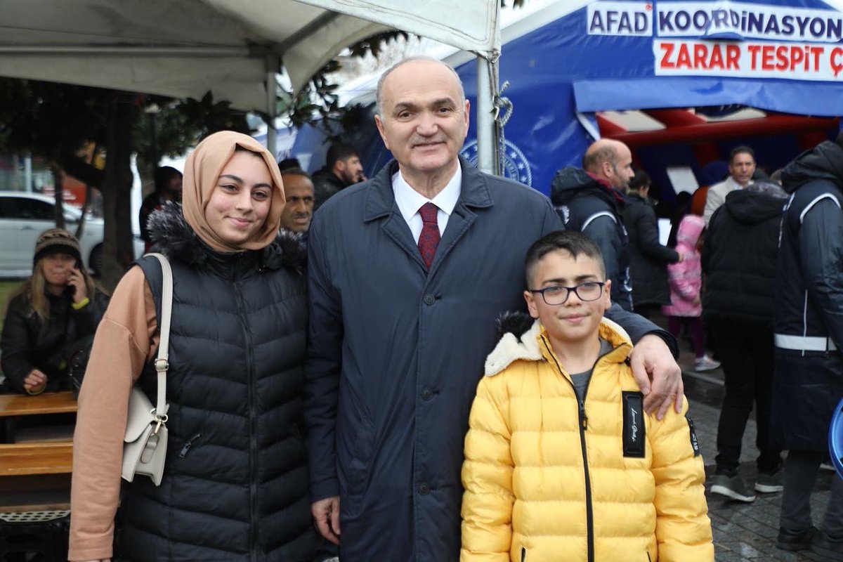 Dr_Faruk_Ozlu's tweet photo. Asla yalnız değilsiniz. Düzce’mizi ve sizleri çok seviyoruz. https://t.co/ET4pjqpAat
