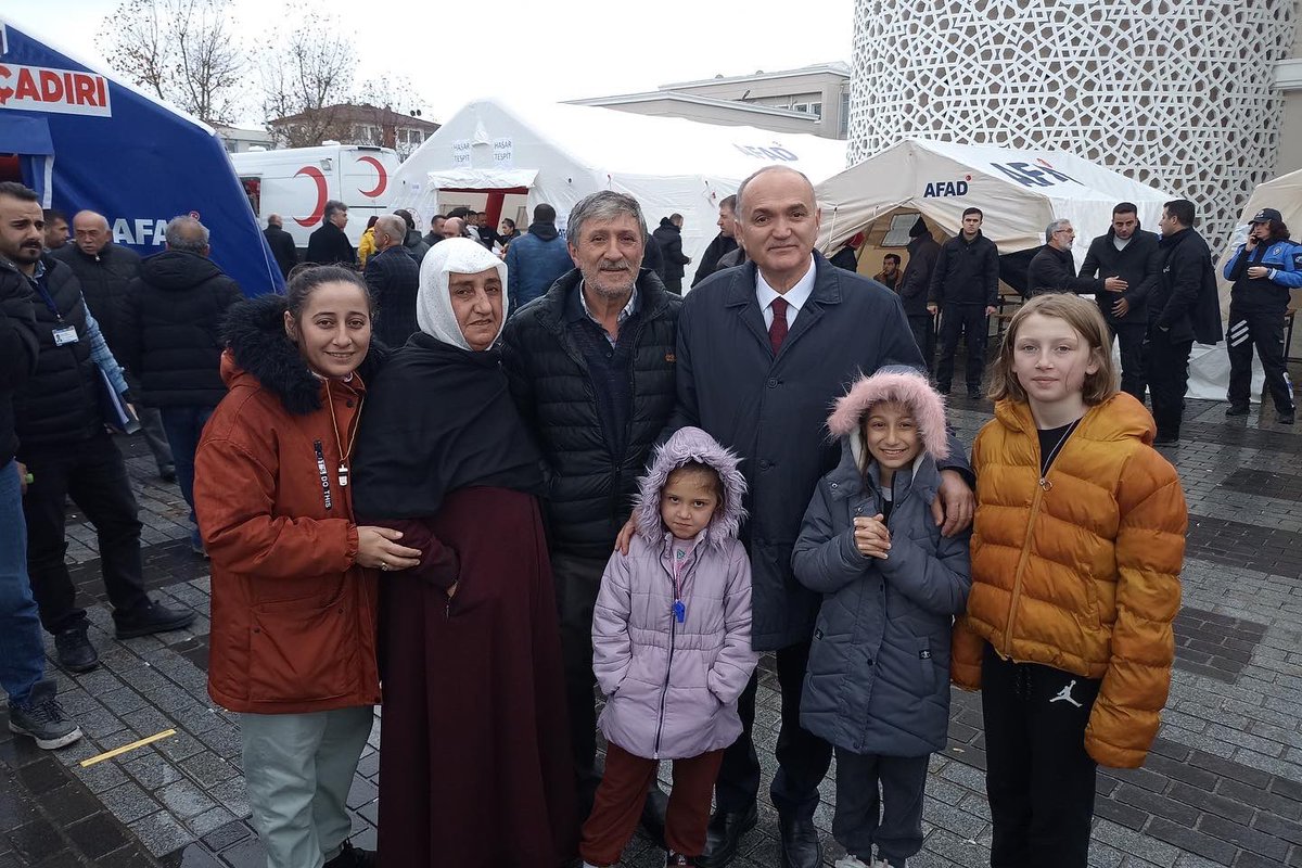 Dr_Faruk_Ozlu's tweet photo. Asla yalnız değilsiniz. Düzce’mizi ve sizleri çok seviyoruz. https://t.co/ET4pjqpAat