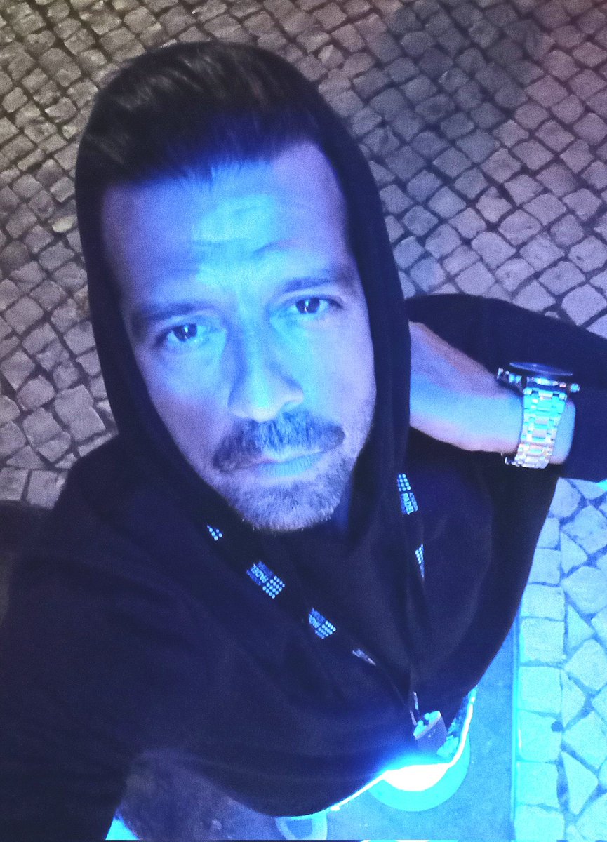 JoseBoavida07's tweet photo. Follow the light.....🥂🥂🥂 https://t.co/Z1LfxJ41cV