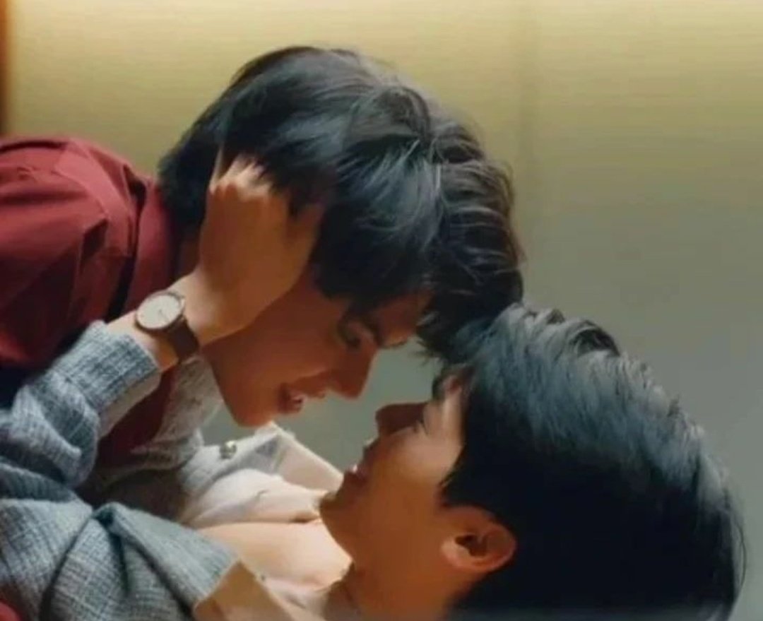 BL_Moonlight_'s tweet photo. No quiero subir extractos del episodio porque considero que debe pasar un tiempo y quien pueda pague para verlo de forma legal. 

#PhayuRain #Rain #Phayu #LoveStorm #LoveSky #LoveinTheAir #LoveinTheAirSpecialEP #BossNoeul #Boss #Noeu #PhrapaiSky #Prapai #Sky #PrapaiSky https://t.co/cd49j28MC3