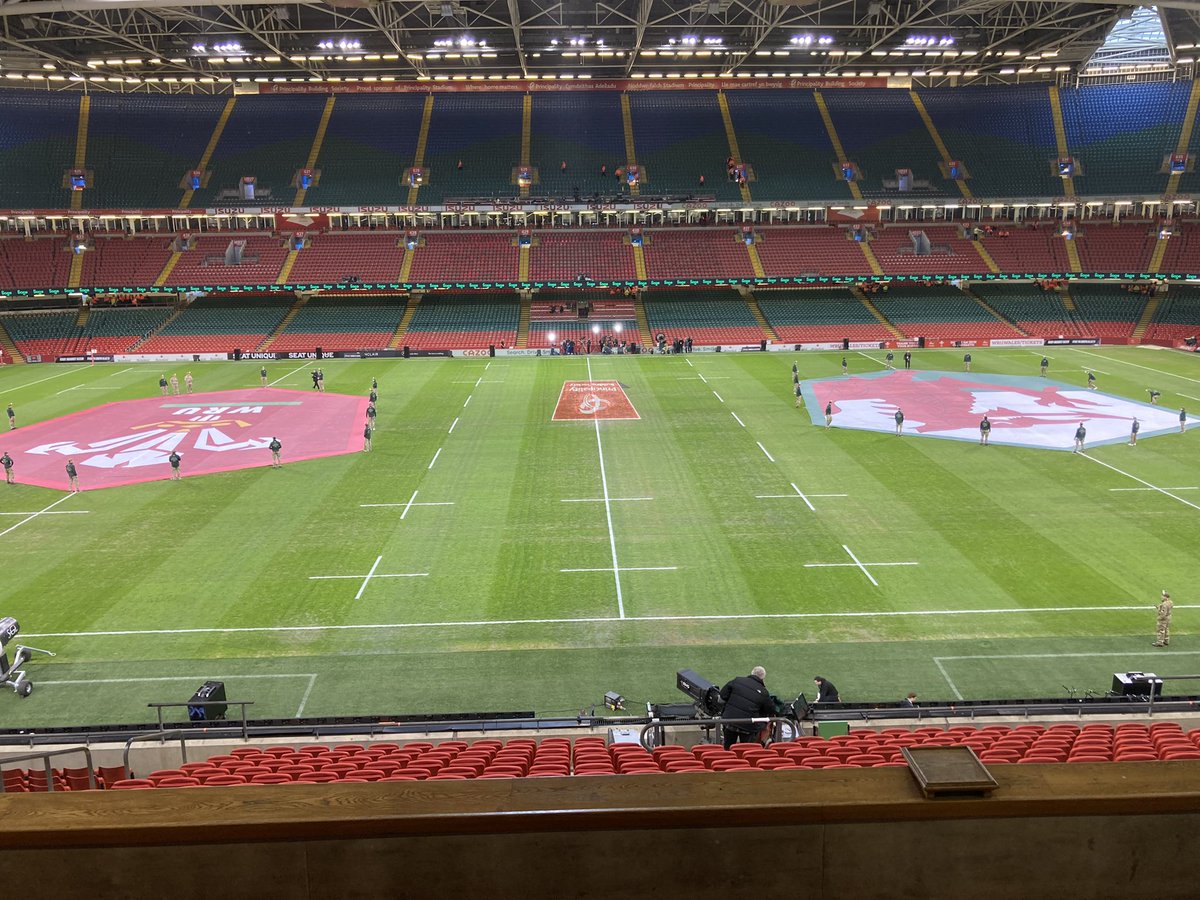 geraintrugby's tweet photo. Game day @principalitysta &amp; our fantastic people &amp; volunteers getting ready for @WelshRugbyUnion v @wallabies . Big thanks to flag bearers Sarah &amp; Ryan from @thebunsrfc @stalbans_u15s &amp; @evrfc @ebbwyouth plus President Gerald for your support- @angharad_a 🏴󠁧󠁢󠁷󠁬󠁳󠁿 https://t.co/IH8NYvct4j
