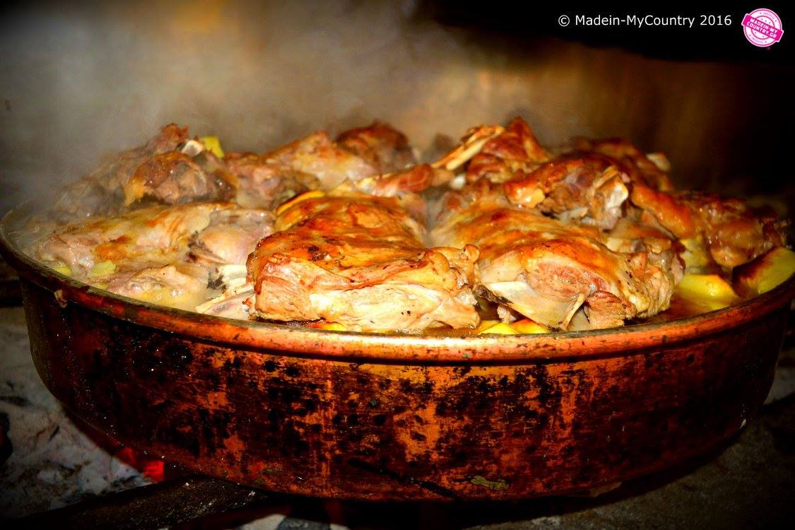 Madein_Dining's tweet photo. Local, traditional.. MadeinMycountry🍲
Sponsors of local history,culture and Art

"Village" style cooking w/charcoal top and bottom on the grill!!

#Grill,#VillageCooking,#Traditional,#LocalRecipes,#MadeinMycountry,#TraditionalStyleCooking,#BBQ,#LocalBBQ,#Charcoal,#LocalMeats https://t.co/tPuwcHOmpf
