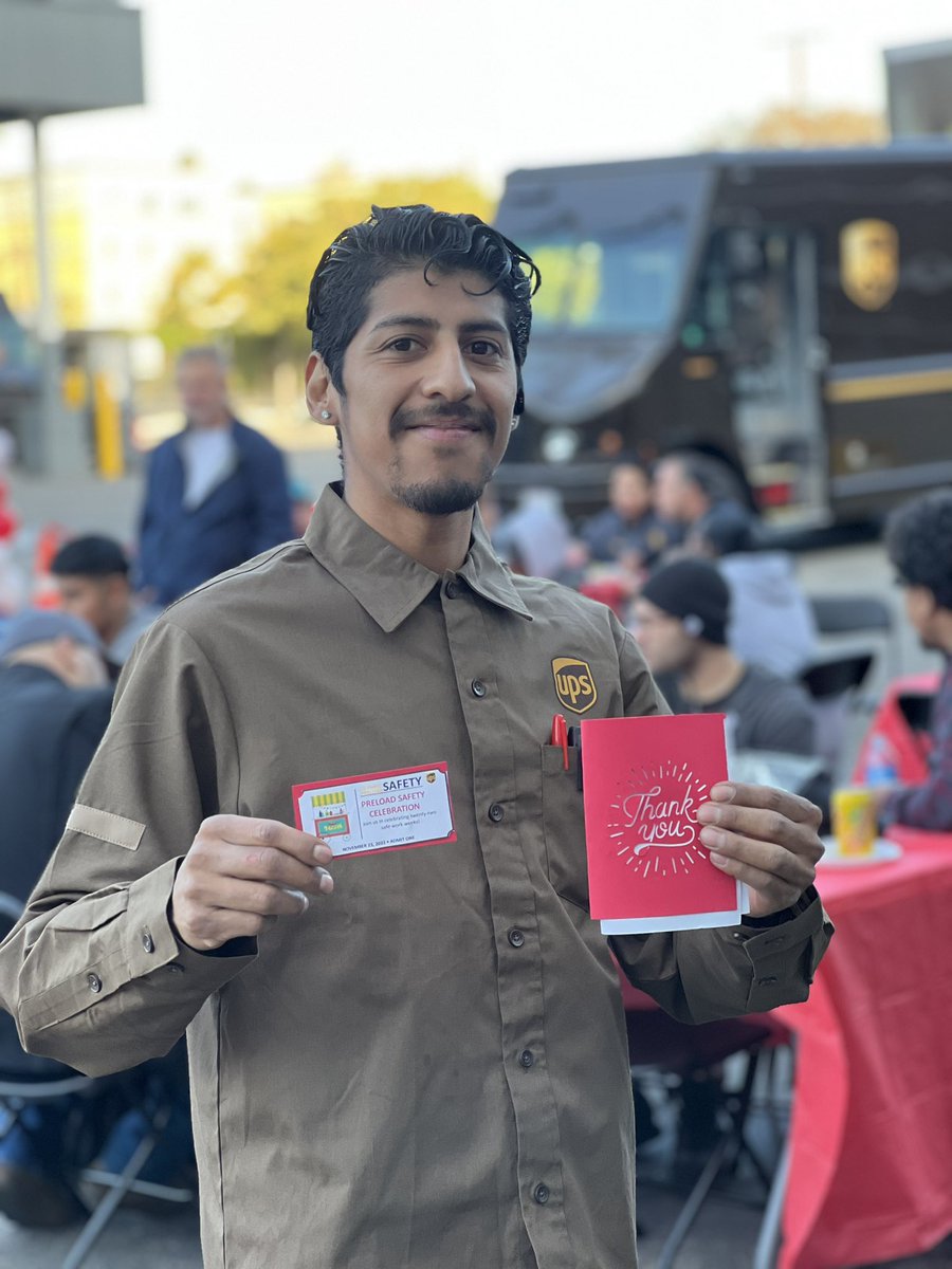 OlyUPSsafety's tweet photo. 🎁 OLYMPIC PRELOAD KICKED-OFF THE HOLIDAYS WITH A SAFETY CELEBRATION! 🎄 THANK YOU UPSERS FOR 22+ SAFE WEEKS! 👷‍♀️#socalsosafe https://t.co/PeyvnfwORo