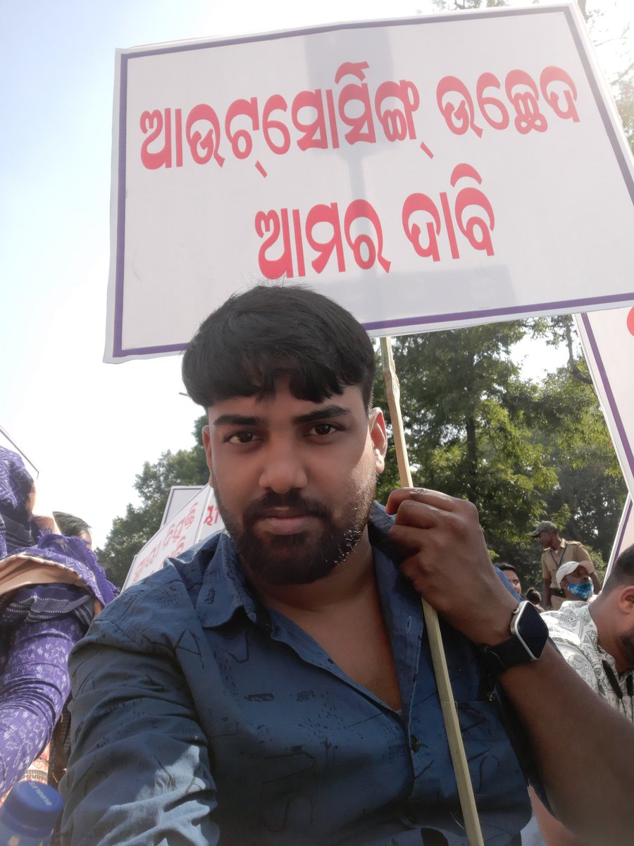 Ashutoshpanigr3's tweet photo. Sir please abolish Outsourcing system &amp; Regularise all govt. Outsourcing employees..🙏
@CMO_Odisha @MoSarkar5T @OGOEF1 @OGOEFOdisha @PMOIndia @nabina_odisha @ALLOSOSA @ZeeOdisha @otvnews @kanak_news @ArgusNews_in @Naveen_Odisha https://t.co/xJVHsKAb7G