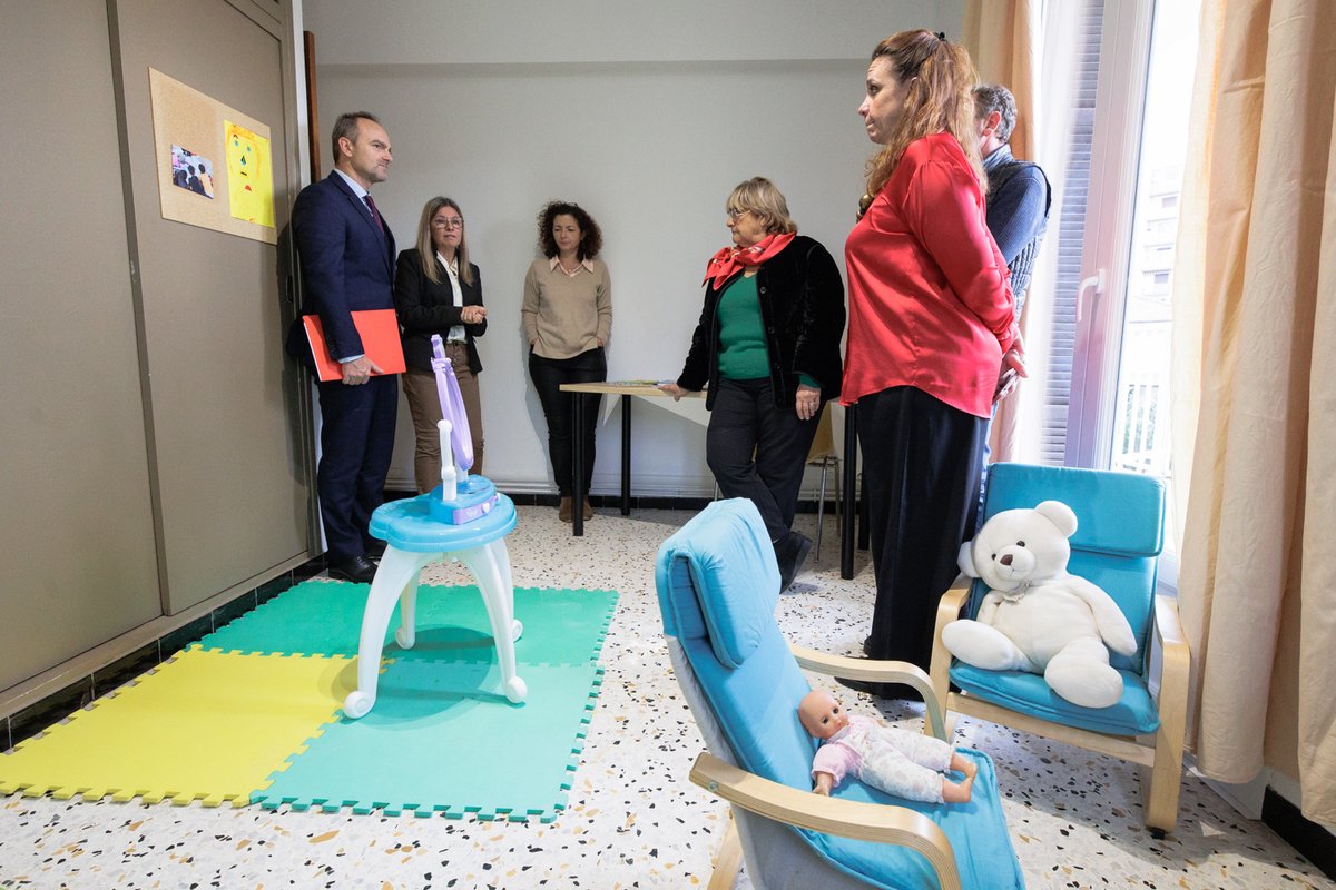 Prefet2aS's tweet photo. #journeeinternationale le secrétaire général pour les affaires de Corse et la directrice régionale aux droits des femmes et à l’égalité ont visité le nouvel accueil de jour dédié aux #femmesvictimesdeviolences, qui ouvrira ses portes le 1er décembre prochain à Ajaccio. https://t.co/c1JbEeWUpW
