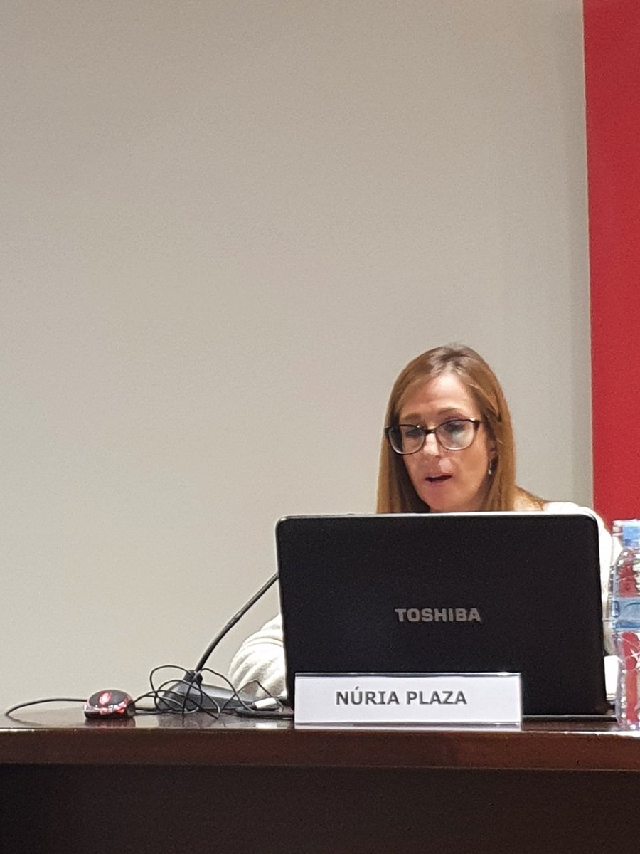 marcoinzi's tweet photo. Brilliant @NuriaplazaB, Coordinadora del servei de Rhb ambulatòria-domiciliària de @perevirgilicat, dins del CAP Vila-Olímpica, explicat la visió integradora i comunitària d'aquest servei! #TOsuma @COTOC_cat @JuanAntonioLS @rafaruiz28 @conteljc 👏🥰 https://t.co/wLNGU2DmxL