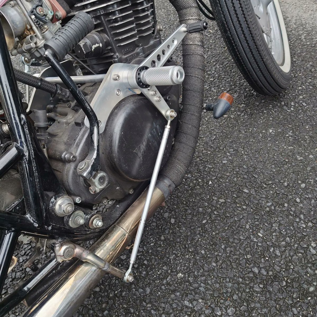 rintaro9991's tweet photo. 後輩のSR400のハイステップやっと完成!なかなかの出来だな♪
#SR400 #SR400チョッパー #SR400カスタム https://t.co/AaEzDixjJE