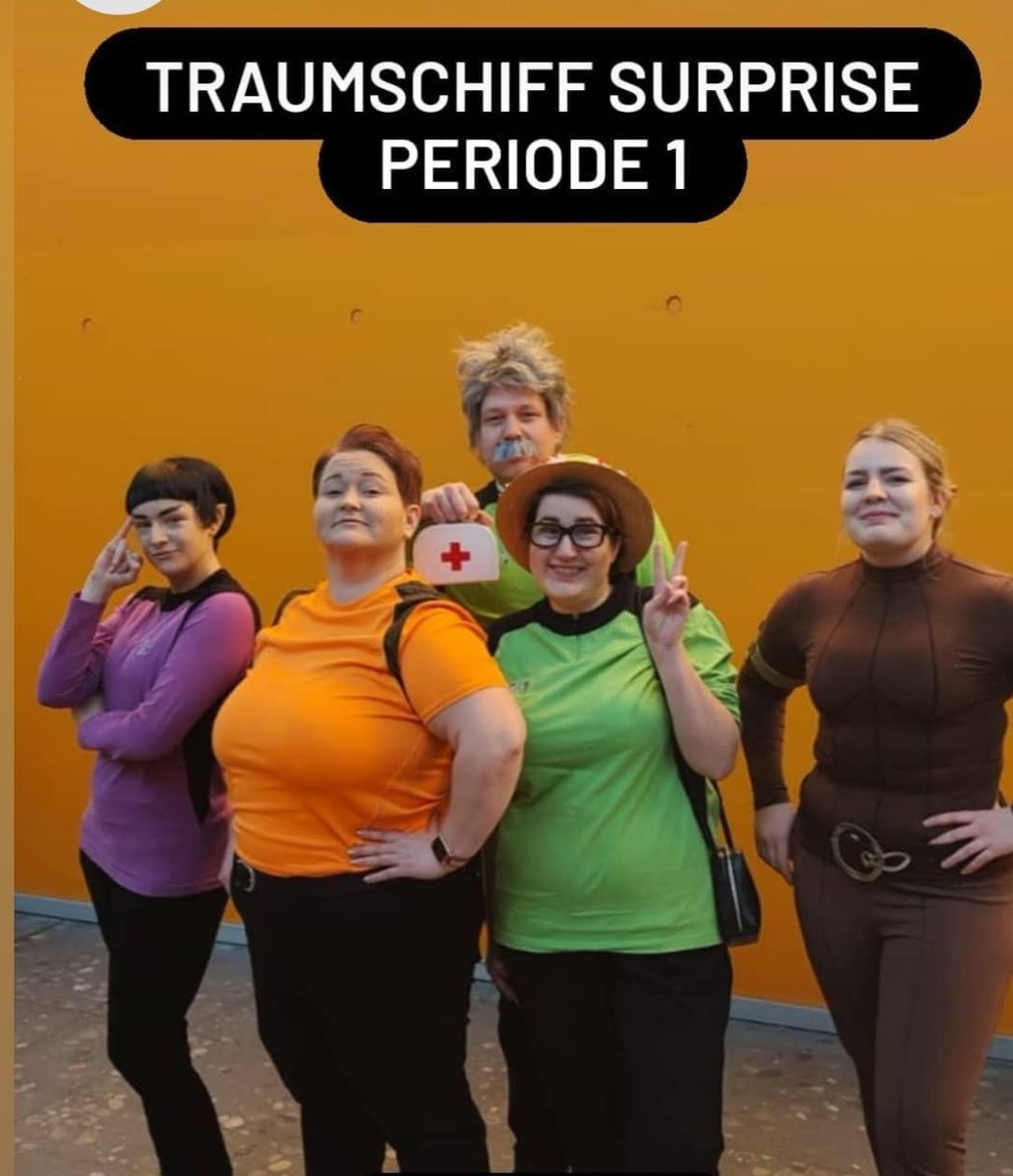 Nerdizismus's tweet photo. Die Pulle is ready und der Rest der Traumschiff Surprise Crew auch
#comiccon #ccon #comicconstuttgart #traumschiffsurprise #cosplay #cosplaygroup #cosplayer #Pulle #spuck #Kork #bullyparade https://t.co/fsUkj1x4kO
