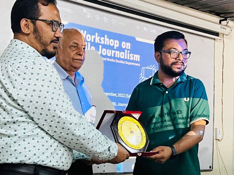 MoJoJamil's tweet photo. Thanks to Department of Journalism and Media Studies at Stamford University Bangladesh for having me today at their campus. Around 25 students joined in the mobile journalism workshop on Saturday. #Mojo #MojoJamil https://t.co/SckruwjBFF