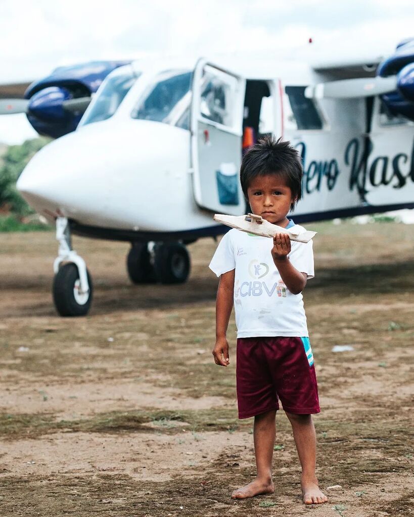 markfoxphoto's tweet photo. There are different ways to enter into the Ecuadorian Amazon. Via road, in canoe or a plane ride to access those parts that are deeper inside the basin. In this particular community in Achuar Territory whilst working with @karasolar2030, I noticed out th… https://t.co/PfJMm1lRkL https://t.co/jauPZa7RHV