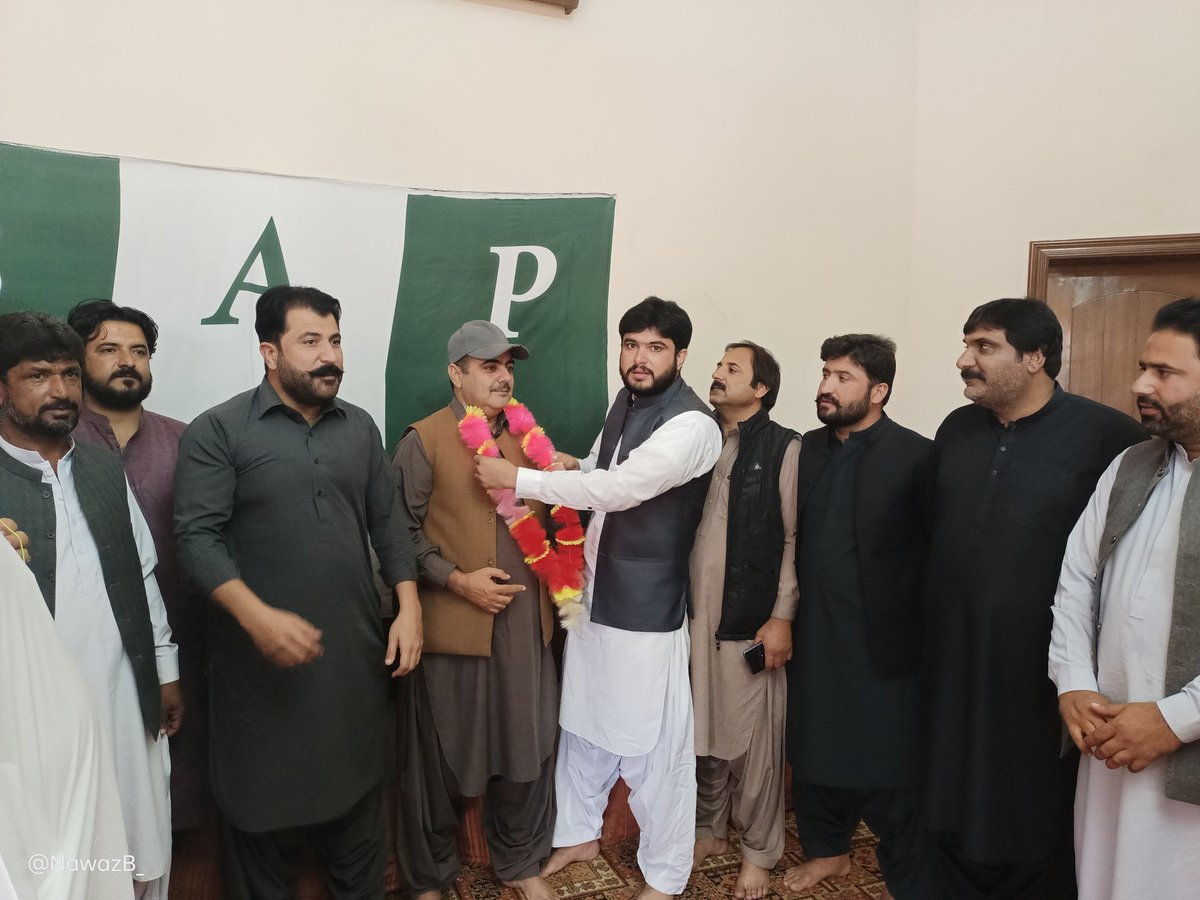 PPPKhuzdar's tweet photo. سردار عزیز محمد عمرانی میونسپل کارپوریشن خضدار کے مخصوص نشست برائے کسان، منیر بلوچ ورکر جبکہ اقلیتی رہنما دیوی داس اقلیت کی مخصوص نشست بلامقابلہ منتخب ہوگئے
آغا شکیل احمد درانی سردار بلندخان غلامانی میر محمد آصف جمالدینی نے ہار پہنا کر مبارک باد پیش کی https://t.co/pD12SYUevT