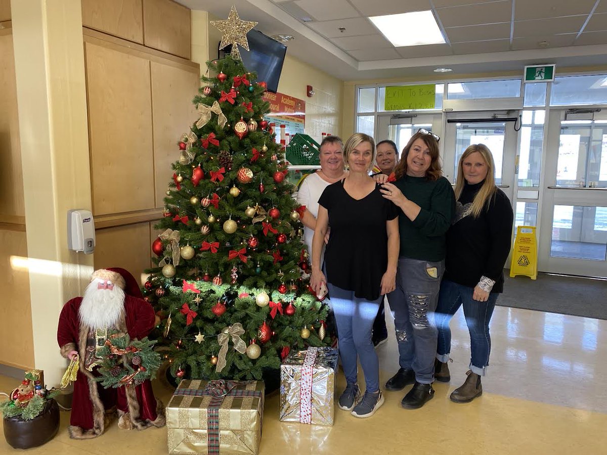 Thank you to our awesome Student Assistants for being our busy Christmas Elves again this year!🎄