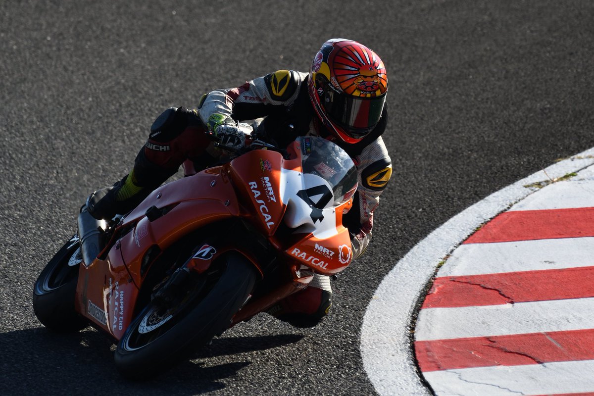 Suchiru093's tweet photo. 鈴鹿サンデーロードレース2022
NGK杯 ST600R
小松孝章選手!
#鈴鹿サンデーロードレース #NGK杯 #ST600R #小松孝章 #鈴鹿サーキット https://t.co/bwUFe9Lk8F
