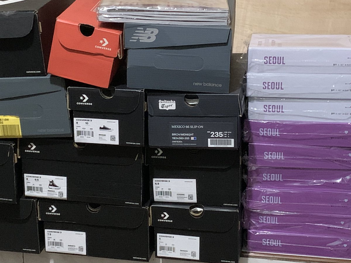 baselineshop's tweet photo. waahhh batch 1&2 of converse and other shoes pasabuy 🥹
we have extra bts ly sy the final 1 dvd & 1 br, baka may want po hihi up for grabs 🤗
#BLSUpdates #BLSOnhand 🐳 wts lfb ph https://t.co/PsgZEHj6p1