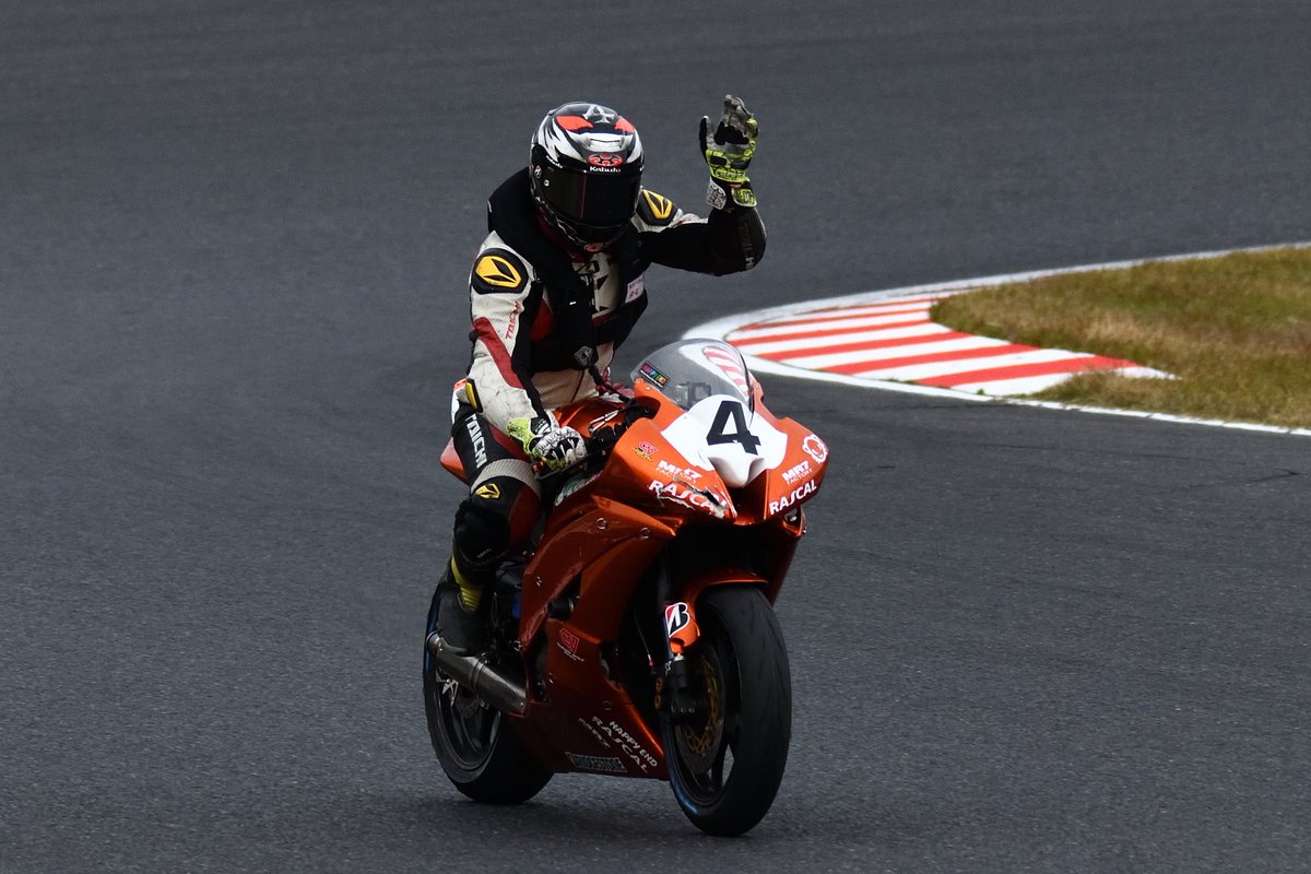 Suchiru093's tweet photo. 鈴鹿サンデーロードレース2022
NGK杯 ST600R
小松孝章選手!
#鈴鹿サンデーロードレース #NGK杯 #ST600R #小松孝章 #鈴鹿サーキット https://t.co/bwUFe9Lk8F