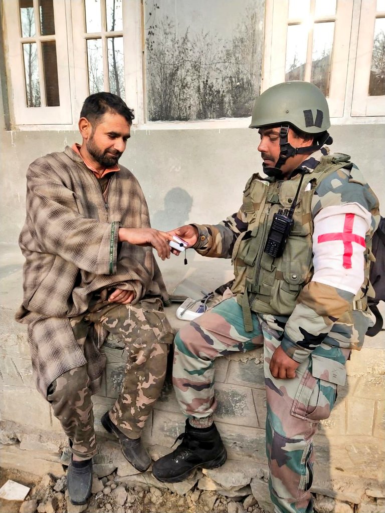 Whiteknight_IA's tweet photo. #IndianArmy
organised an Interaction with Bakkarwals &amp; Dera Heads in Sunderbani to discuss various issues pertaining to their safety &amp; address their  administrative concerns.
#IndianArmyPeoplesArmy

@adgpi
@NorthernComd_IA https://t.co/ZfCxGPySME