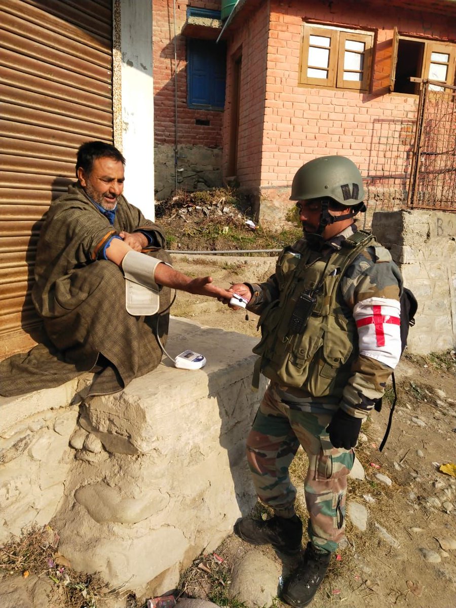 Whiteknight_IA's tweet photo. #IndianArmy
organised an Interaction with Bakkarwals &amp; Dera Heads in Sunderbani to discuss various issues pertaining to their safety &amp; address their  administrative concerns.
#IndianArmyPeoplesArmy

@adgpi
@NorthernComd_IA https://t.co/ZfCxGPySME