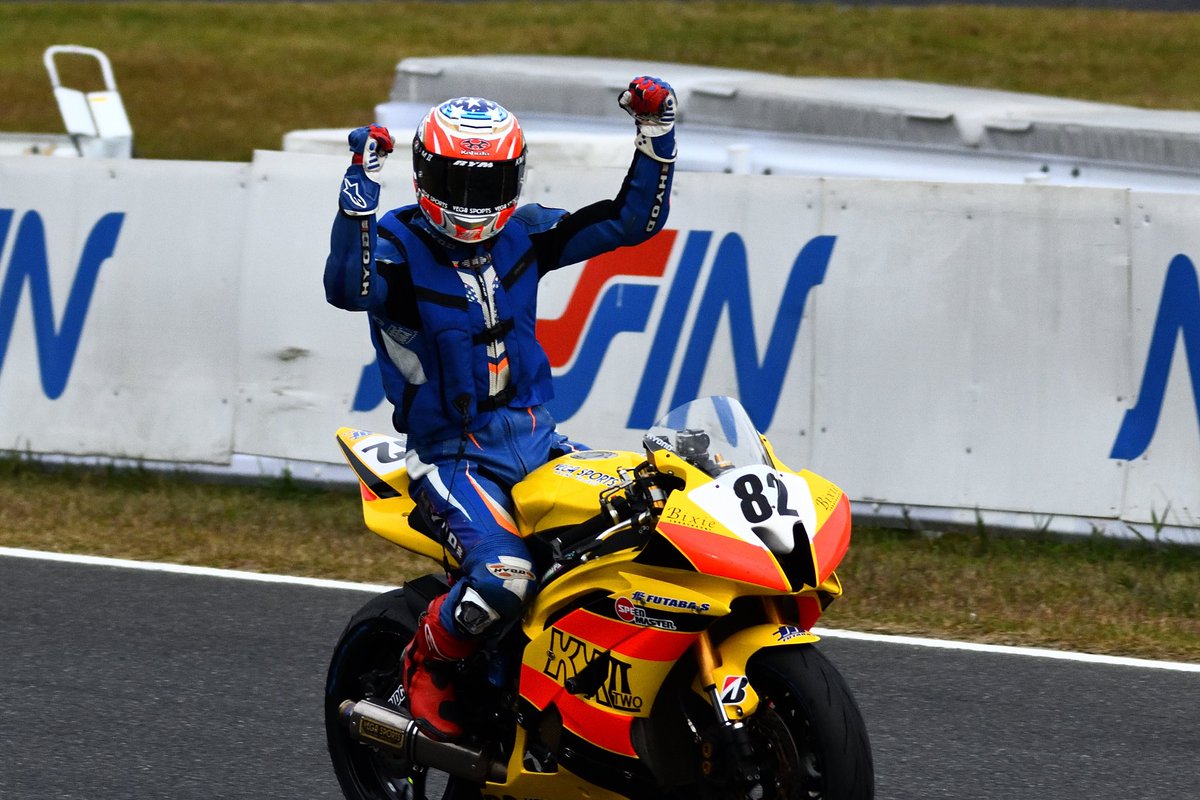 Suchiru093's tweet photo. 鈴鹿サンデーロードレース2022
NGK杯 ST600R
中野涼真選手!
@28rym82
#鈴鹿サンデーロードレース #NGK杯 #ST600R #中野涼真 #鈴鹿サーキット https://t.co/1NmdRy1EVo