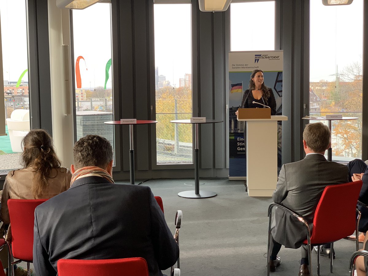 Wirtschaftsrat's tweet photo. „Wir müssen die Begriffe Innovation und Digitalisierung endlich mit Leben füllen“, fordert die Bundesvorsitzende des Jungen Wirtschaftsrates, Caroline Bosbach, in ihrer Eröffnungsrede zum Jungen Wirtschaftstag 2022. #JWT22 @pkv_verband https://t.co/5C8s3Zi4mb