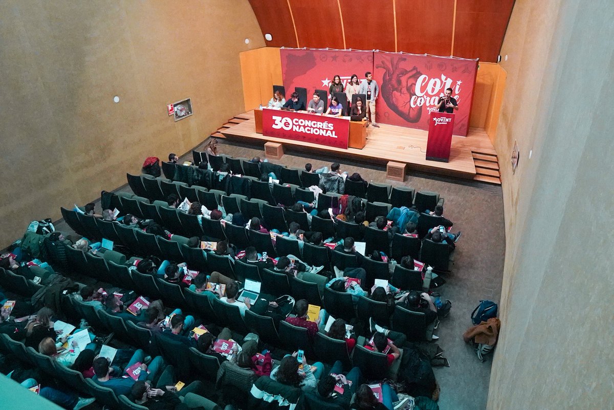 JoventRepublica's tweet photo. 💬 Fem balanç del cicle polític dels darrers dos anys, marcats per la superació de la pandèmia i l’inici d’una nova crisi econòmica i social

Tenim una organització sòlida per afrontar tots els reptes del futur! 💪#30CongrésJovent https://t.co/kcyRIAouDJ