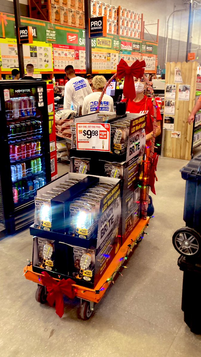 Shout out to 6316 for “driving” BOGO with our 2022 flatCart mobile filled with amazing BOGO merchandise!! Customers thought it was funny and enjoyed the music! Great way to think out of the box team and drive $ale$!

#6316WeRBuiltDifferent
#CheckOutTheHeadLights😉