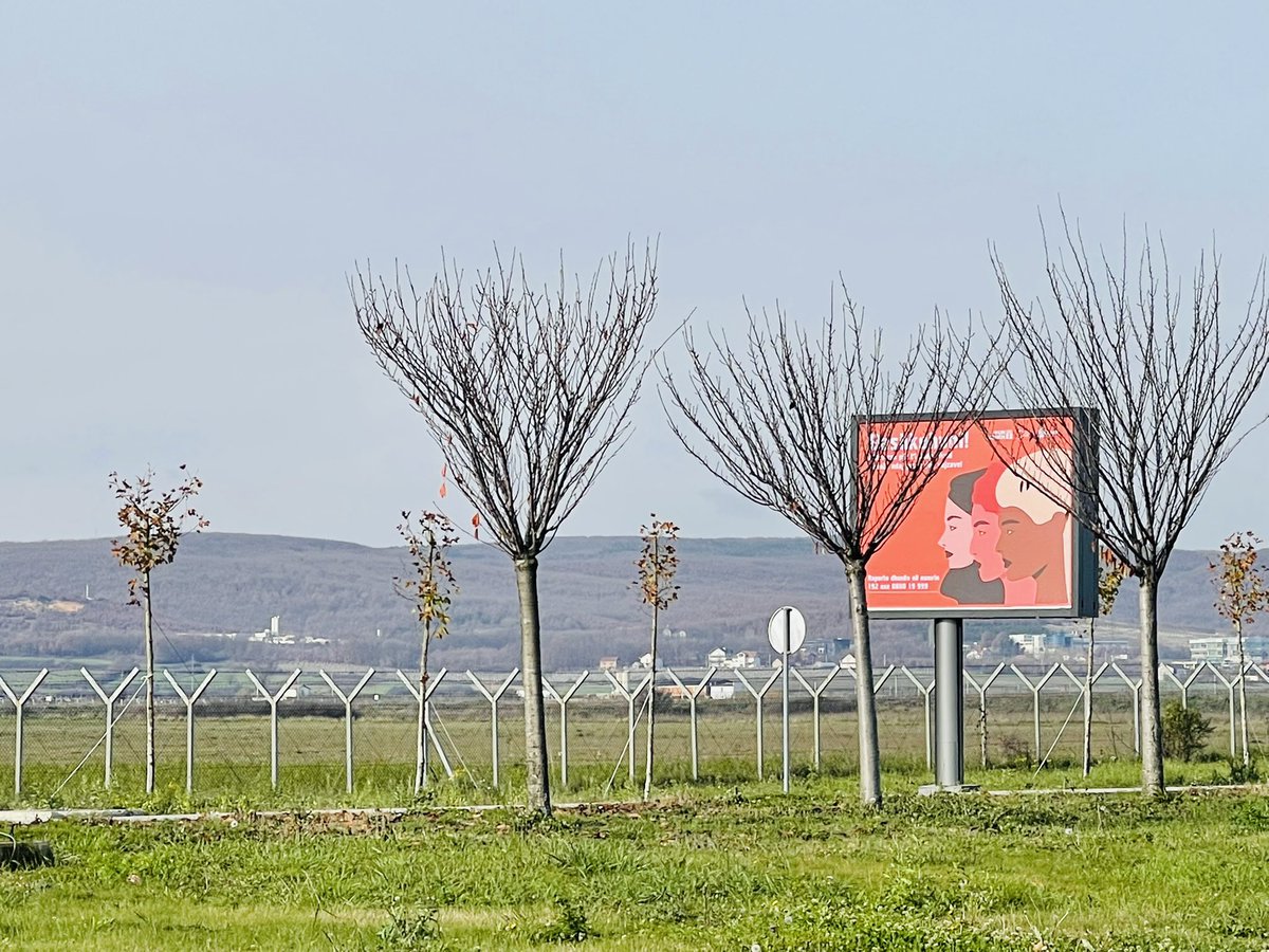 NushiVlora's tweet photo. We continued with #16DaysOfActivism campaign today with Minister @albulenahaxhiu_  &amp; partners. @AirportPristina turned orange,passengers will receive information through materials distributed by airport staff &amp;Kosovo Police, also info displayed via led screens.
#asedhenjemeshume https://t.co/n5RsvEU2aU