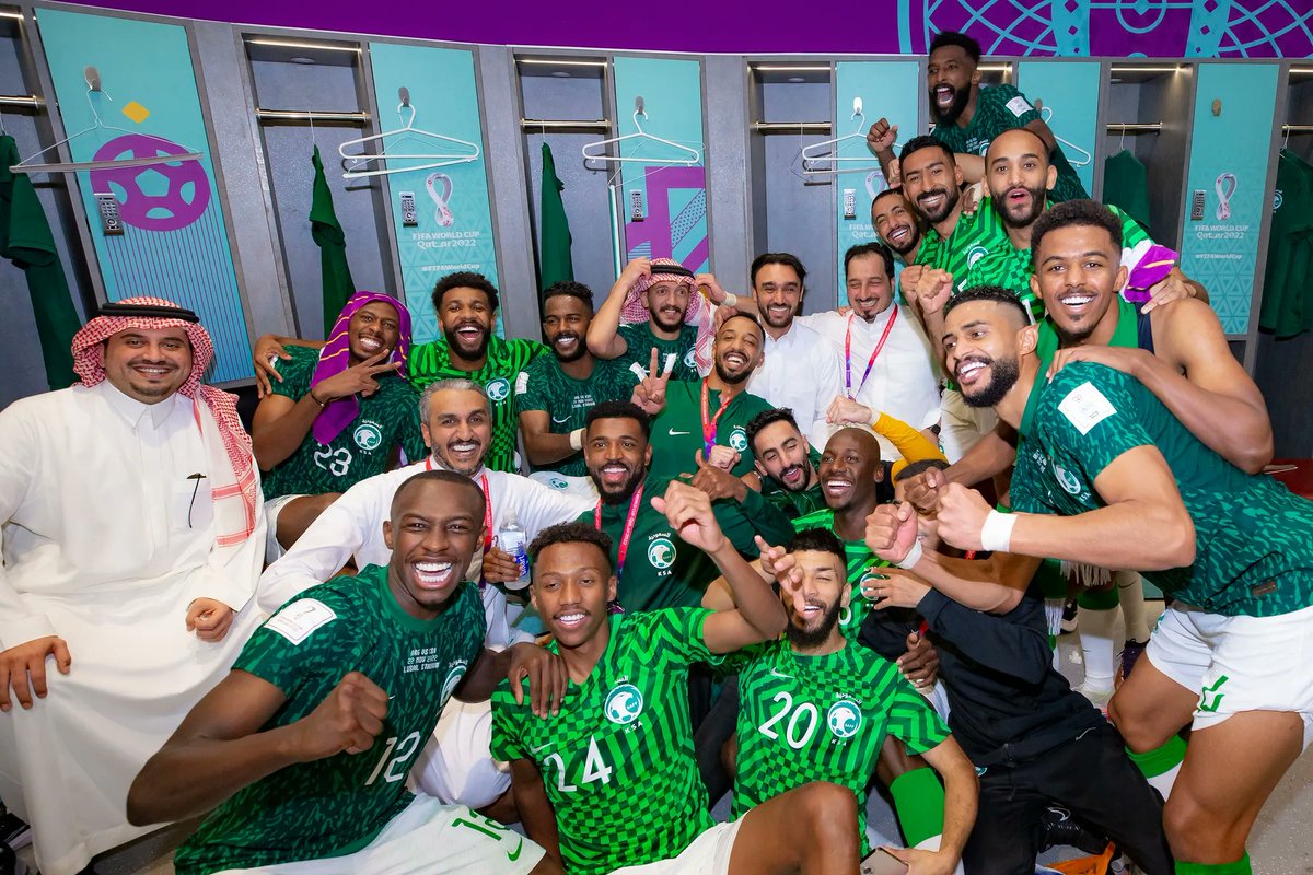 Sportimize's tweet photo. 🇵🇱🆚🇸🇦
🏡 L'Arabie Saoudite est, avec le Qatar, le seul pays disposant d'un effectif évoluant à 💯% dans son pays d'origine ! L'Angleterre (2018/10), la Russie (2014) et l'Allemagne & l'Italie (2010) étaient déjà dans ce cas de figure.
📸 #SaudiFF | #WorldCup2022 | #POLKSA https://t.co/aYrqNKT6bK