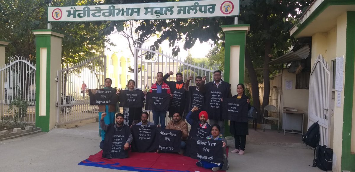 Harpree81579950's tweet photo. Best Government schools of Punjab with 100% results, 50 merits per year in board exams, 600+ selections every year in competitive exams....and...'CONTRACTUAL LEACTURERS'......What a pity....#Regularisemeritoriousschoollecturers https://t.co/FZ34kPl3k8