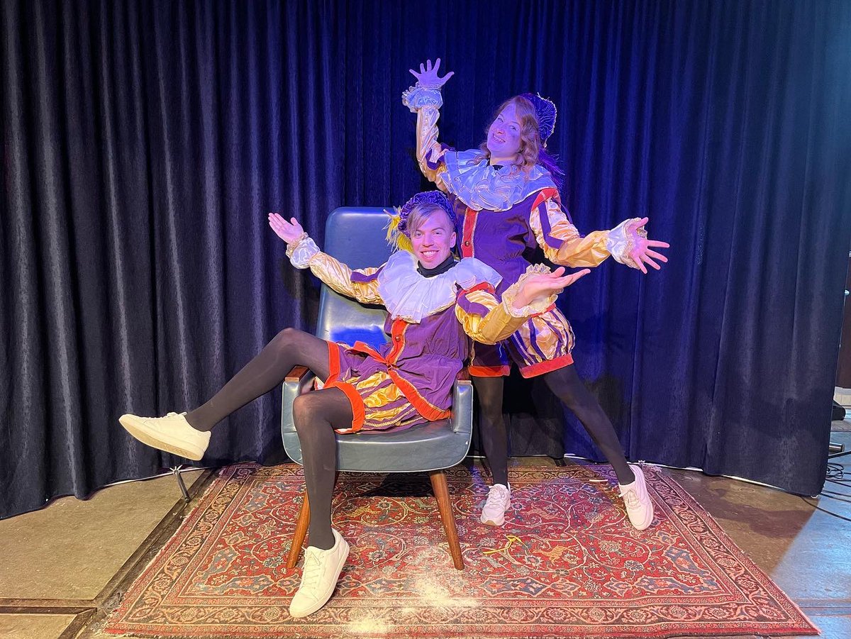 Vandaag mocht ik weer vroeg uit de veren om als Piet langs te komen op een heel leuk bedrijfsfeest in Rotterdam. Samen met Sinterklaas en mijn mede Pieten hebben we er een geslaagde show van gemaakt.

Ik heb weer genoten! Zoveel blije kinderen.