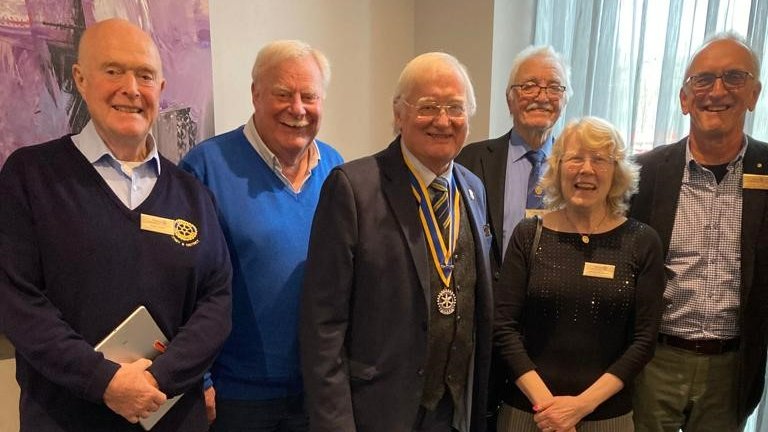 Dublin Fingal Rotary Club welcomed members of Titsey Rotary Club to lunch Monday. The local club comes together for lunch every Monday at 1pm at the Maldron Hotel Dublin Airport.  Club members were delighted that UK club members had travelled to Ireland to share lunch and updates