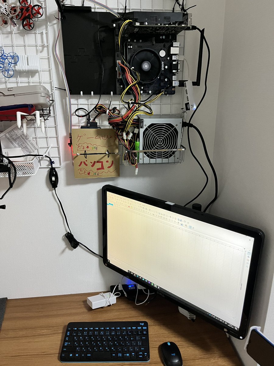 tomnet0204's tweet photo. とあるゲームがしたくて久しぶりにおNEWの格安ゲーミングPCをビルド！
大体4〜5万円ほど、ケースなーし。

velocidroneでき〼🙆‍♂️ ryzen5 5500がすごく安くなってて結構ありでした🤤

パーツリストはコメント↓↓

#自作PC
#ryzen5
#gtx1060
#amd
#velocidrone https://t.co/9j2WCWHcHH
