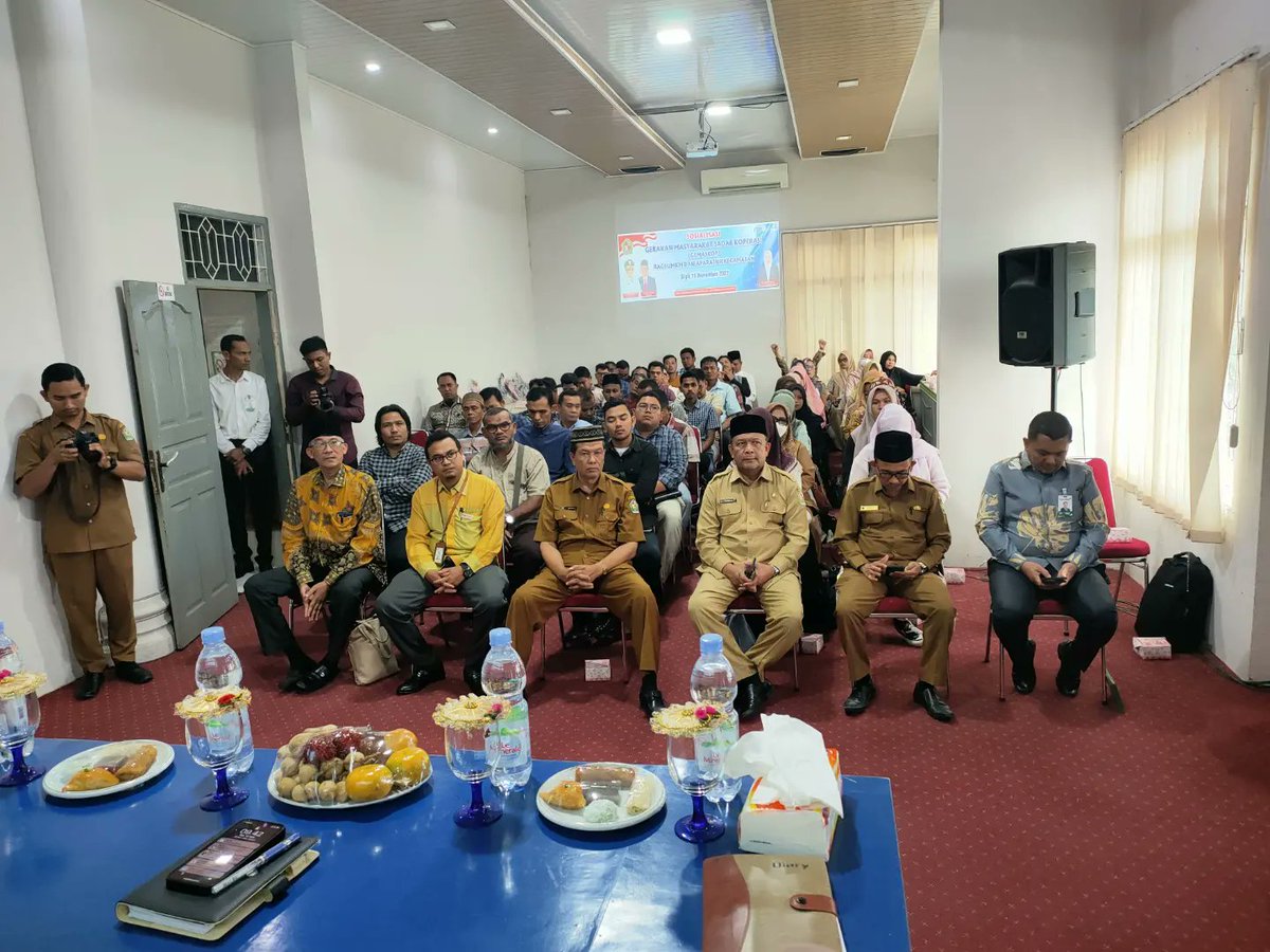 pie_npie's tweet photo. Giat selasa, 15 November 2022

Sosialisasi Gerakan Masyarakat Sadar Koperasi (GEMASKOP) bagi UMKM dan aparatur kecamatan di aula bappeda kab. Pidie

@PENYULUH_COOP
@kemenkopukm 

#ppklkemenkopukmri 
#kementeriankoperasidanukm 
#penyuluhkoperasi 
#ppklaceh 
#ppklpidie 
#depcoop https://t.co/CcRqQu1k7z