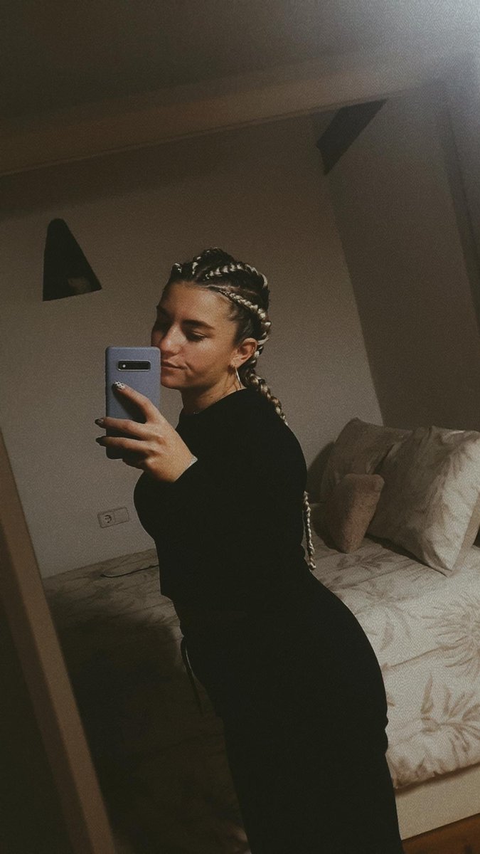 lara_martinez5's tweet photo. Feliz con mis trenzas 🦁 https://t.co/ugsJXddcDS