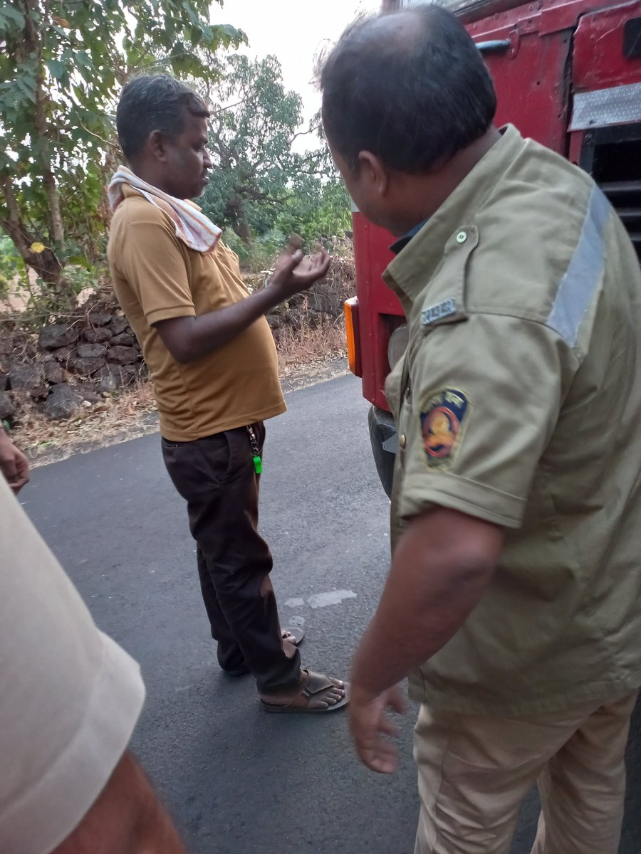 AjayKudav's tweet photo. MH२० D 9951 the driver was injured due to faulty gear. He was forced to ply the same faulty bus from workshop despite his refusal
#msrtc #eknathshinde #DevendraFadnavis https://t.co/LYUnNLK6vQ