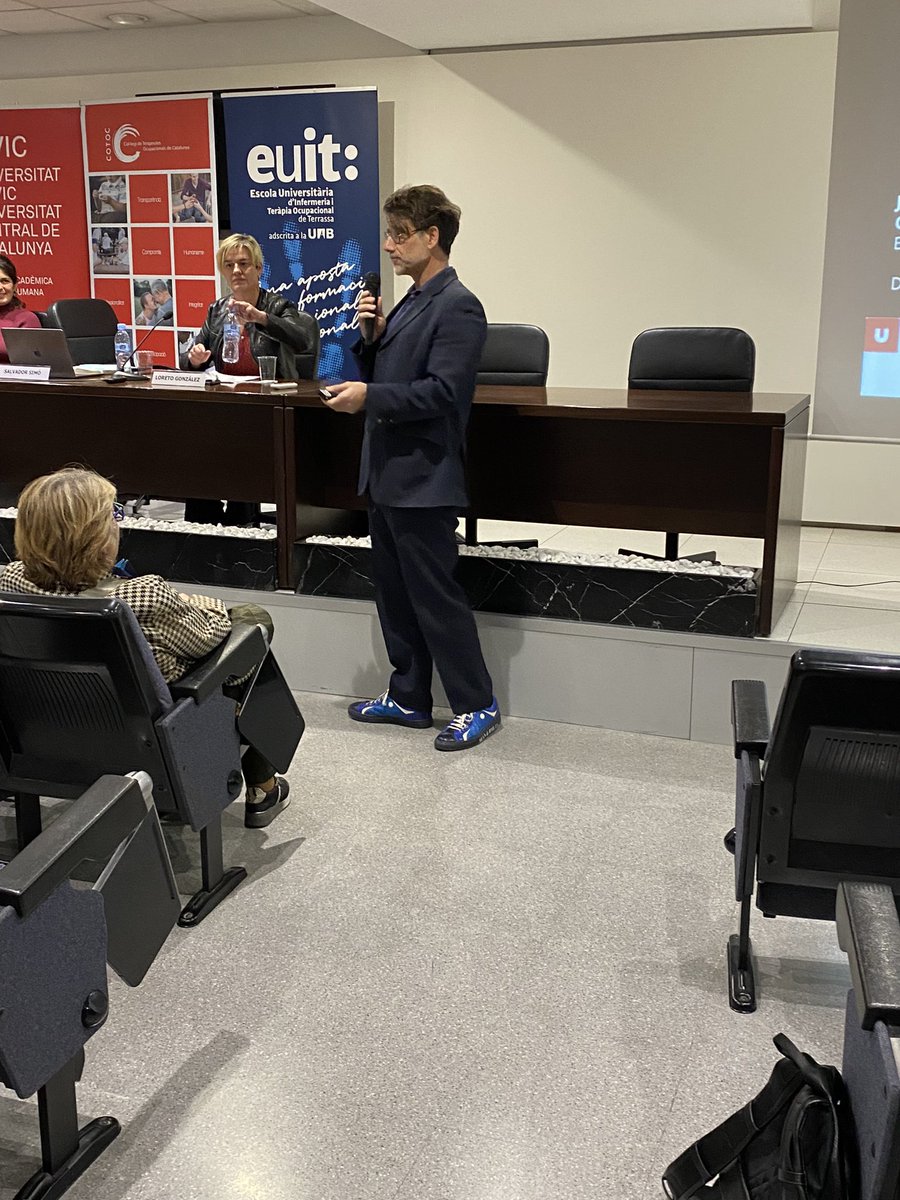 COTOC_cat's tweet photo. Tercera i última ponència de la segona taula a càrrec de @SALVADORSIMO
Art i cultura per la salut i el benestar de les comunitats
#TOsuma @salutcat @govern @SalutMentalCat @icscat https://t.co/sUNdIHB5f0