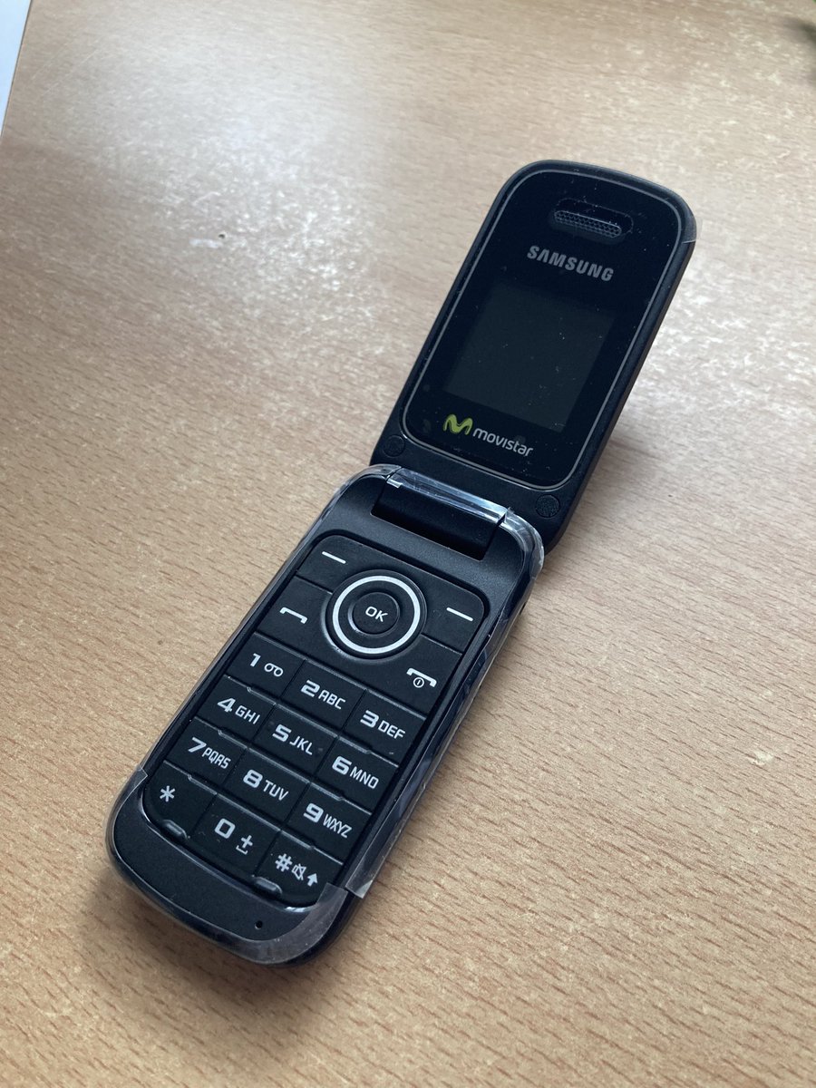 IkerRevu's tweet photo. Samsung concha de tu madre nuevo y sin usar. #BFSamsung #SamsungXIbai https://t.co/cGZZgK8YLD