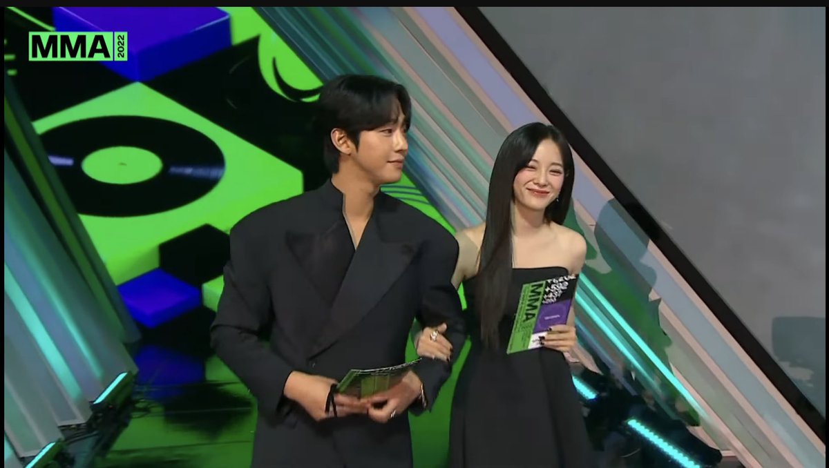 kdramatreats's tweet photo. Our Business Proposal couple #KimSejeong and #AhnHyoSeop as award presenters at #MMA2022 😭💛 https://t.co/koDpQZ7gMY