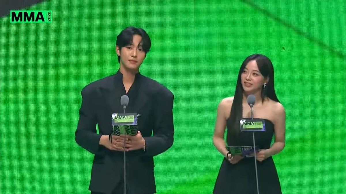 kdramatreats's tweet photo. Our Business Proposal couple #KimSejeong and #AhnHyoSeop as award presenters at #MMA2022 😭💛 https://t.co/koDpQZ7gMY